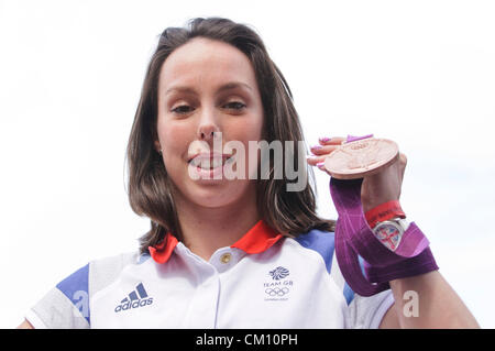 Londra 2012, i nostri più grandi atleti del Team Parade, 10 Sett. 2012 - Cannon Street, vicino alla cattedrale di San Paolo - Beth Tweddle, medaglia di bronzo, donne le barre irregolari, ginnastica Foto Stock