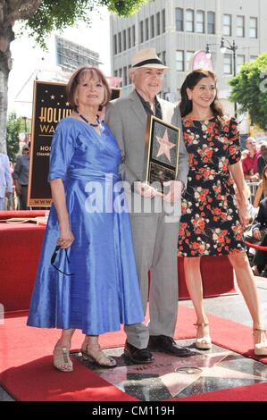 Los Angeles, California. 10 settembre 2012. Walter Koenig, Judy Levitt, Figlia Danielle alla cerimonia di induzione per la stella sulla Hollywood Walk of Fame per Walter Koenig, Hollywood Boulevard, Los Angeles, CA, 10 settembre 2012. Foto di: Elizabeth Goodenough/Everett raccolta/Alamy Live News Foto Stock