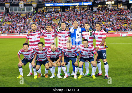 Columbus, Ohio, Stati Uniti d'America. 11 settembre 2012. Il noi uomini di calcio internazionale team line up prima della coppa del mondo il qualificatore a equipaggio Stadium. Foto Stock