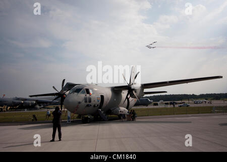 Berlino, Germania. 11 settembre 2012. Un rumeno Air Force Alenia C-27J Spartan è sul display statico sul flightline presso il Berlin Air Show di Berlino, Germania, martedì 11 settembre, 2012. L'aria di Berlino Visualizza Ila è una grande industria aerospaziale europea expo con centinaia di espositori provenienti da oltre 70 paesi; è aperto da settembre 11-16. Foto Stock