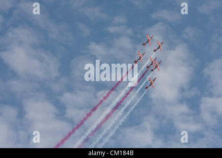 Berlino, Germania. 11 settembre 2012. Diversi Polish Air Force PZL TS-11 Iskra formatori eseguire manovre aeree durante il Berlin Air Show di Berlino, Germania, martedì 11 settembre, 2012. L'aria di Berlino Visualizza Ila è una grande industria aerospaziale europea expo con centinaia di espositori provenienti da oltre 70 paesi; è aperto da settembre 11-16. Foto Stock