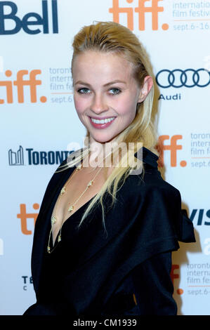 Sett. 10, 2012 - Toronto, Ontario, Canada - ELENA BUGAEVA arriva a 'l'Iceman' Premiere durante il 2012 a Toronto International Film Festival presso la principessa di Galles teatro di Settembre 10, 2012 a Toronto in Canada. (Credito Immagine: © Igor Vidyashev/ZUMAPRESS.com) Foto Stock