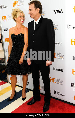 Sett. 13, 2012 - Toronto, Ontario, Canada - attrice KATHERINE LANASA e regista/ attore Billy Bob Thornton arrivare in 'Jayne Mansfield Auto dell' Premiere durante il 2012 a Toronto International Film Festival al Roy Thomson Hall il 13 settembre 2012 a Toronto in Canada. (Credito Immagine: © Igor Vidyashev/ZUMAPRESS.com) Foto Stock