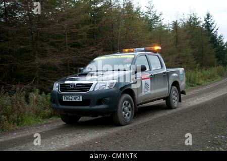 14 Settembre 2012 - Devils Bridge - il Galles Centrale : WRC Rally Galles GB SS6 Myherin fase : WRC spazzatrice Toyota 4X4 sull'sstage. Foto Stock