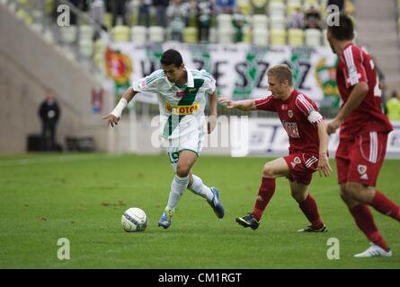 Gdansk, Polonia 15th, settembre 2012 Lechia Gdansk defet Piast Gliwice 1:2 durante il calcio polacco extraleague gioco su PGE Arena Stadium. Ricardinho (19) in azione durante il gioco Foto Stock