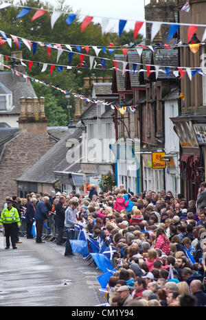 Dunblane, Scozia, domenica 16 settembre 2012. Il nuovo Open usa la campionessa di tennis Andy Murray ritornato in Scozia per un aborigeno nella sua città natale di Dunblane, vicino a Stirling, Scozia. Nonostante il precedente sensore pioggia la città e le ventole si è rivelato in loro migliaia di accogliere il 25 enne doppia medaglia olimpica. Foto Stock