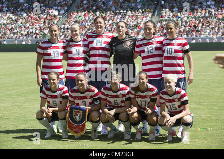 Sett. 16, 2012 - Los Angeles, California (CA, Stati Uniti - Team Stati Uniti foto durante una mostra partita di calcio contro l'Australia a Home Depot Center il 16 settembre 2012 a Carson, California. Stati Uniti ha vinto l'Australia 2-1. Il gioco è come parte degli Stati Uniti nazionale femminile fan tribute tour celebra la medaglia d oro del team ha vinto a Londra questo passato Olimpiade (immagine di credito: © Ringo Chiu/ZUMAPRESS.com) Foto Stock