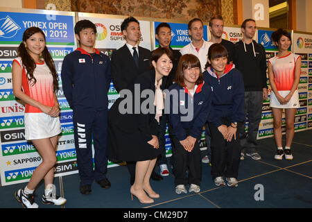 (L a R) Syo Sasaki (JPN), Reiko Shiota (JPN), Shintaro Ikeda (JPN), Lee Chong Wei (MAS), Mizuki Fujii (JPN), Gade Peter Hoegh (DEN), Rita Kakiiwa (JPN), Mogensen Carsten (DEN), Boe Mathias (DEN), Settembre 18, 2012 - Badminton : Reiko Shiota Partecipa a conferenza stampa a Tokyo in Giappone, per quanto riguarda l'Overgrip Yonex Open Giappone 2012 Badminton Championships 2012. (Foto di Giu Tsukida/AFLO SPORT) [0003] Foto Stock