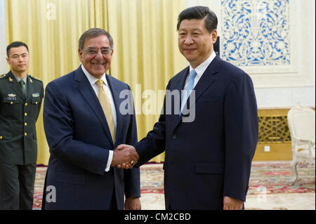 Il Segretario alla difesa degli Stati Uniti Leon Panetta E. incontra cinese con il Vice Presidente Xi Jinping Settembre 19, 2012. a Beijing in Cina . Panetta è la prima tappa di una nazione tre tour in Giappone, Cina e Nuova Zelanda. Foto Stock