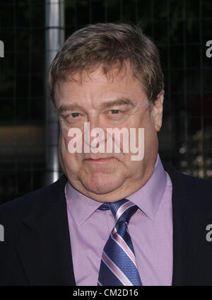 Sett. 19, 2012 - Westwood, California, Stati Uniti - JOHN GOODMAN arriva per la premiere del film "Problemi con la curva' presso il Villaggio del teatro. (Credito Immagine: © Lisa O'Connor/ZUMAPRESS.com) Foto Stock