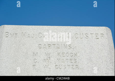 Sett. 5, 2012 - Hardin, Montana, Stati Uniti d'America - 5 settembre, 2012, Hardin, Montana - un monumento in cima Last Stand Hill a Little Big Horn battlefield è inciso con i nomi dei 210 uomini del settimo cavalleria che qui morì nel 1876 durante uno dei più famosi combattuto nella storia americana. (Credito Immagine: © David Snyder/ZUMAPRESS.com) Foto Stock