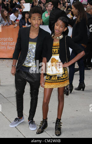 Sett. 9, 2012 - Toronto, ON, Canada - Jaden Smith con Willow Smith al 'Free Angela & tutti i prigionieri politici' Premiere, al 2012 Toronto International Film Festival. (Credito Immagine: © Dan Herrick/ZUMAPRESS.com) Foto Stock