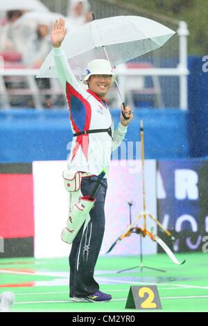 Takaharu Furukawa (JPN), Settembre 23, 2012 - Tiro con l'Arco : Giappone Takaharu Furukawa in azione durante gli uomini individuale cambio Bow concorrenza durante il tiro con l'arco finale di Coppa del Mondo 2012 Tokyo presso Parco Hibiya, Tokyo, Giappone. (Foto di AFLO SPORT) [1156] Foto Stock