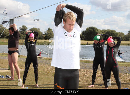 Kempston, Beds, Regno Unito - 2012 British Olympic nuotatore e due time Commonwealth medaglia d'oro, Ross Davenport ospita una piscina Masterclass per il cuore e la corsa della carità corda a fine Box lago vicino a Bedford - 22 settembre 2012 Foto di Keith Mayhew Foto Stock