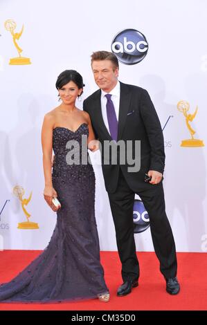 Alec Baldwin Hilaria Lynn Thomas arrivi64th Primetime Emmy Awards - Gli arrivi Parte 2 Nokia Theater L.A LIVE Los Angeles CA Foto Stock