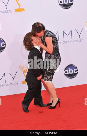 Erica Schmidt Peter Dinklage arrivi64th Primetime Emmy Awards - Gli arrivi Parte 3 Nokia Theater L.A LIVE Los Angeles CA Foto Stock