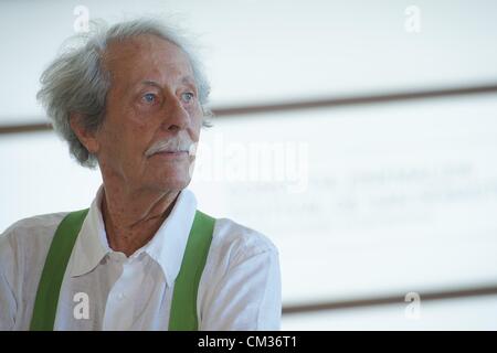 Sett. 24, 2012 - San Sebastian, Euskadi, Spagna - attore francese Jean Rochefort assiste 'El artista y la modelo' photocall al Kursaal Palace durante il sessantesimo San Sebastian International Film Festival il 24 settembre 2012 a San Sebastian, Spagna. (Credito Immagine: © Jack Abuin/ZUMAPRESS.com) Foto Stock