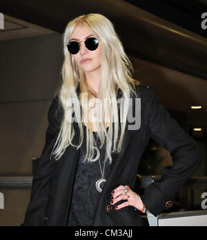 Tokyo, Giappone - Taylor Momsen, 24 Settembre 2012 : Cantante Taylor Momsen arriva all'Aeroporto Internazionale di Narita nella prefettura di Chiba, Giappone. (Foto di AFLO) Foto Stock