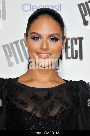 Pia Toscano arrivi passo perfetto Premiere Arclight Hollywood Los Angeles CA 24 settembre 2012 Photo Elizabeth Foto Stock