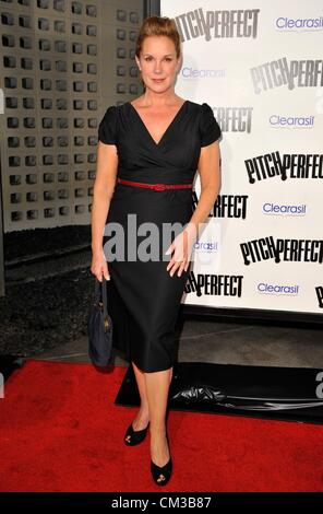 Elizabeth Perkins arrivi passo perfetto Premiere Arclight Hollywood Los Angeles CA 24 settembre 2012 Foto Dee Cercone/Everett Foto Stock