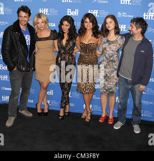 Sett. 7, 2012 - Toronto, ON, Canada - James Franco, Ashley Benson, Vanessa Hudgens, Selena Gomez, Rachel Korine e direttore armonia Korine al 'Springbreakers' Photo chiamata, al 2012 Toronto International Film Festival. (Credito Immagine: © Dan Herrick/ZUMAPRESS.com) Foto Stock