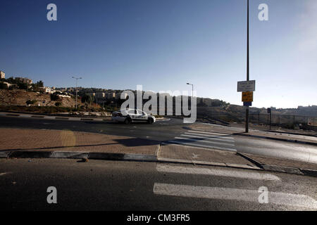 Sett. 26, 2012 - Gerusalemme, Gerusalemme, Territorio palestinese - Una vista del vicino le strade tra gli insediamenti israeliani e i quartieri arabi da parte di Israele della polizia di frontiera in Gerusalemme la città vecchia, Sett. 26, 2012. Chiude presto per Yom Kippur, il giorno dell'Espiazione e il santissimo di festività ebraiche (credito Immagine: © Mahfouz Abu Turk/immagini APA/ZUMAPRESS.com) Foto Stock