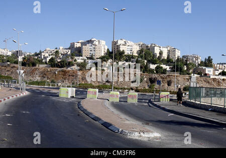 Sett. 26, 2012 - Gerusalemme, Gerusalemme, Territorio palestinese - Una vista del vicino le strade tra gli insediamenti israeliani e i quartieri arabi da parte di Israele della polizia di frontiera in Gerusalemme la città vecchia, Sett. 26, 2012. Chiude presto per Yom Kippur, il giorno dell'Espiazione e il santissimo di festività ebraiche (credito Immagine: © Mahfouz Abu Turk/immagini APA/ZUMAPRESS.com) Foto Stock