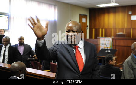 POLOKWANE, SUD AFRICA: espulso ANC Youth League Presidente Julius Malema compare in Polokwane Magistrates Court il 26 settembre 2012 rivolto accuse di frode e corruzione in Polokwane, Sud Africa. Malema è stato rilasciato su cauzione di R10 000. (Foto di Gallo Immagini / Foto24 / Felix Dlangamandla) Foto Stock