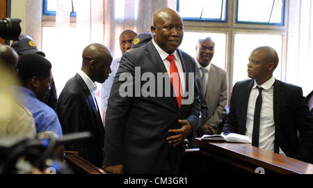 POLOKWANE, SUD AFRICA: espulso ANC Youth League Presidente Julius Malema compare in Polokwane Magistrates Court il 26 settembre 2012 rivolto accuse di frode e corruzione in Polokwane, Sud Africa. Malema è stato rilasciato su cauzione di R10 000. (Foto di Gallo Immagini / Foto24 / Felix Dlangamandla) Foto Stock