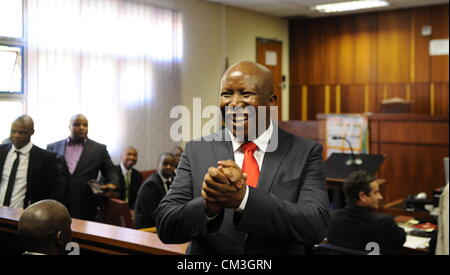 POLOKWANE, SUD AFRICA: espulso ANC Youth League Presidente Julius Malema compare in Polokwane Magistrates Court il 26 settembre 2012 rivolto accuse di frode e corruzione in Polokwane, Sud Africa. Malema è stato rilasciato su cauzione di R10 000. (Foto di Gallo Immagini / Foto24 / Felix Dlangamandla) Foto Stock