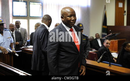 POLOKWANE, SUD AFRICA: espulso ANC Youth League Presidente Julius Malema compare in Polokwane Magistrates Court il 26 settembre 2012 rivolto accuse di frode e corruzione in Polokwane, Sud Africa. Malema è stato rilasciato su cauzione di R10 000. (Foto di Gallo Immagini / Foto24 / Felix Dlangamandla) Foto Stock