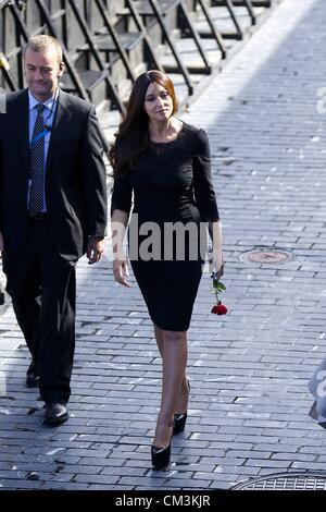 Sett. 27, 2012 - San Sebastian, Euskadi, Spagna - attrice italiana Monica Bellucci assiste 'Fasle Kargadan / Stagione di Rhino' photocall al Kursaal Palace durante il sessantesimo San Sebastian International Film Festival il 27 settembre 2012 a San Sebastian, Spagna. (Credito Immagine: © Jack Abuin/ZUMAPRESS.com) Foto Stock