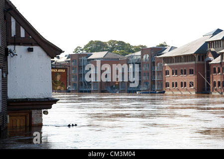 Il KINGS ARMS PUB SOTTO L'ACQUA DELLA CITTÀ DI YORK CITTÀ DI YORK North Yorkshire Inghilterra 27 Settembre 2012 Foto Stock