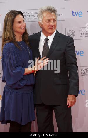 Sett. 29, 2012 - San Sebastian, Euskadi, Spagna - attore statunitense Dustin Hoffman e moglie Anne Byrne Hoffman frequentare la speciale Donosti Lifetime Achievement Award Gala del sessantesimo Festival Internazionale del Film di San Sebastian al Kursaal Palace durante il 29 settembre 2012 a San Sebastian, Spagna. (Credito Immagine: © Jack Abuin/ZUMAPRESS.com) Foto Stock