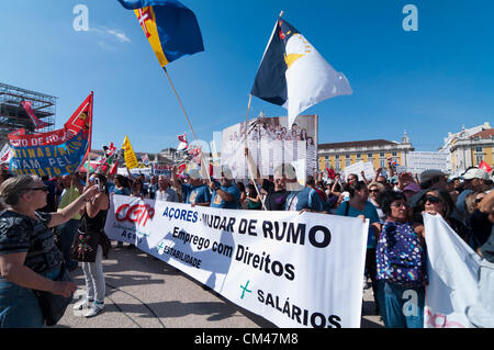 Protesta pacifica organizzata dall'unione CGTP raccoglie gli attivisti di Lisbona sabato contro austerità, povertà e nuove tasse. Foto Stock