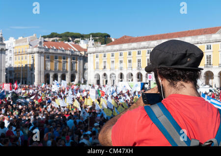 Protesta pacifica organizzata dall'unione CGTP raccoglie gli attivisti di Lisbona sabato contro austerità, povertà e nuove tasse. Foto Stock