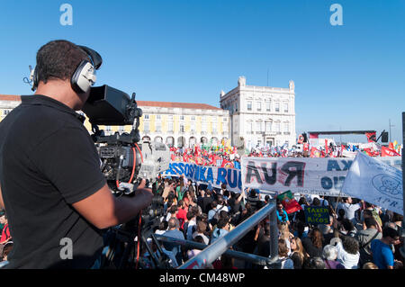 Protesta pacifica organizzata dall'unione CGTP raccoglie gli attivisti di Lisbona sabato contro austerità, povertà e nuove tasse. Foto Stock