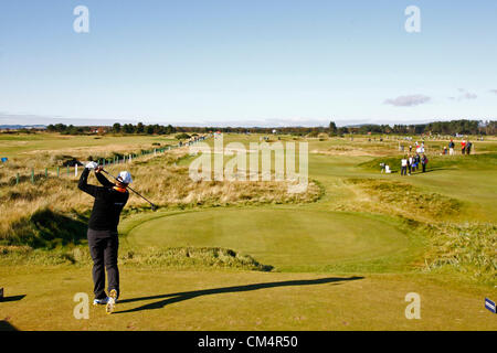 Carnoustie Golf, Scotland, Regno Unito. 04 ottobre 2012. Una vista generale di giocare al sesto foro al Tour Europeo Alfred Dunhill Links Championship Golf Tournament, giocato sui Carnoustie Golf. Credito: Mitchell Gunn/ESPA/Alamy Live News Foto Stock