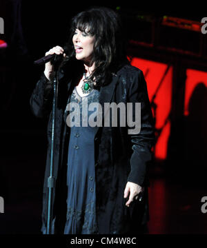 Ottobre 03, 2012 - New York New York, Stati Uniti - ANN WILSON di cuore performing live in concerto al Beacon Theater di New York. (Credito Immagine: © Jeffrey Geller/ZUMAPRESS.com) Foto Stock