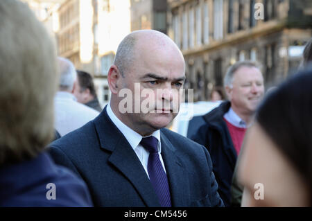 Glasgow, Scotland, Regno Unito. Sabato 6 ottobre. EIS insegnamento membri marzo attraverso il centro della città di Glasgow in segno di protesta contro i tagli proposti al college educativi. EIS presidente Larry Flanagan è stata di presenze. Foto Stock