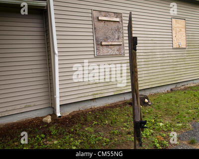 Il 5 ottobre 2010 - Wyandach, New York, Stati Uniti - I beni personali lasciati alle spalle dagli ex proprietari in un precluso home. (Credito Immagine: © David H. pozzetti/zReportage.com/ZUMA) Foto Stock