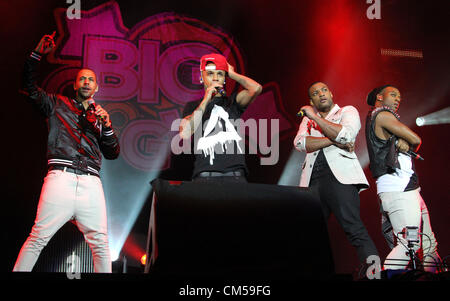 Sheffield - Girlguiding Big Gig 2012 - JLS eseguire alla Motorpoint Arena, Sheffield, Regno Unito - 6 ottobre 2012 Foto di Keith Mayhew Foto Stock