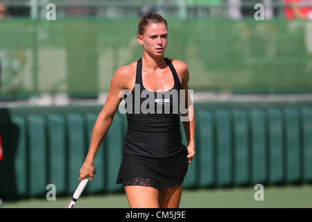 Osaka, Giappone. Camila Giorgi (ITA), 9 ottobre 2012 - Tennis : Giappone HP Open Femminile Tennis 2012, Donne Singoli Primo turno corrispondono a Utsubo Tennis Center, Osaka, Giappone. (Foto di Akihiro Sugimoto/AFLO SPORT) [1080] Foto Stock