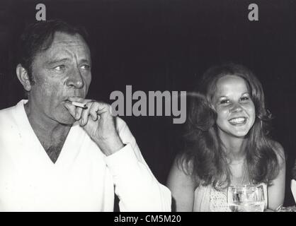 LINDA BLAIR con Richard Burton nel corso di una conferenza stampa che herald il successore di The Exorcist , chiamato l'eretico: Exorcist II.(Immagine di credito: © Cp/Globe foto/ZUMAPRESS.com) Foto Stock