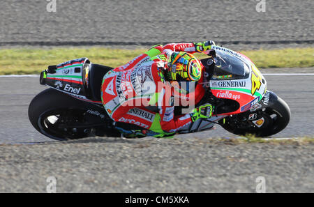 Ottobre 12, 2012 - Motegi, Giappone - Valentino Rossi di Italia e Ducati Marlboro Team corse durante una sessione di prove libere durante il MotoGP del Giappone di Twin Ring Motegi il 12 ottobre 2012 a Motegi, Giappone. (Credito Immagine: © Koichi Kamoshida Jana/press/ZUMAPRESS.com) Foto Stock