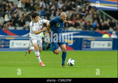 Saint-Denis, Francia, 12 ott 2012. Francia / Giappone. Shinji Kagawa (sinistra) & Jérémy Menez (a destra). Foto Stock