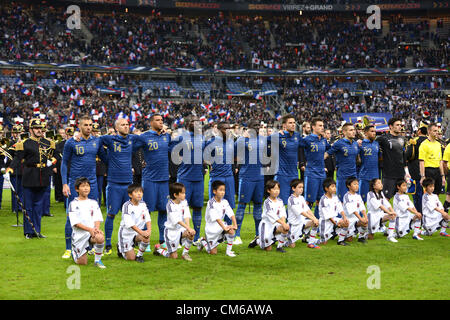 Francia gruppo team line-up (FRA), 12 ottobre 2012 - Calcio /Soccer : Francia giocatori (L-R) Karim Benzema, Jeremy Menez, Etienne Capoue, Moussa Sissoko, Blaise Matuidi, Mamadou Sakho, Olivier Giroud, Laurent Koscielny, Mathieu DEBUCHY, Gael Clichy e Hugo Lloris line up internazionale di fronte alla partita amichevole tra Francia 0-1 Giappone allo Stade de France in Saint-Denis, Francia. (Foto di Jinten Sawada/AFLO) Foto Stock
