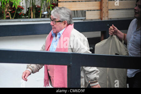 RONNIE CORBETT arrivando ad ITV studiosSouth Bank a Londra il 15 ottobre 2012 per la registrazione di Graham Norton show Foto Stock