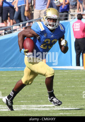 16 ottobre 2012 - Los Angeles, California, Stati Uniti d'America - UCLA RB Jonathan Franklin è tutto solo per questo rompere esegui come UCLA sconfigge la visita a Utah Utes 21 - 14 nella PAC 12 giocare presso il Rose Bowl di Pasadena, CA il 13 ottobre 2012. (Credito Immagine: © Burt Harris/Prensa Internacional/ZUMAPRESS.com) Foto Stock