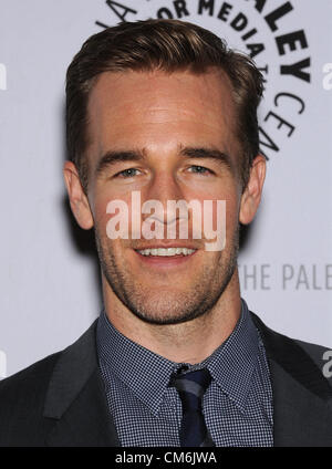 16 ottobre 2012 - Beverly Hills, in California, Stati Uniti - James Van Der Beek arriva per una serata con 'Endings felice' e 'non fidarsi della B in appartamento 23' al Paley Centre for Media. (Credito Immagine: © Lisa O'Connor/ZUMAPRESS.com) Foto Stock